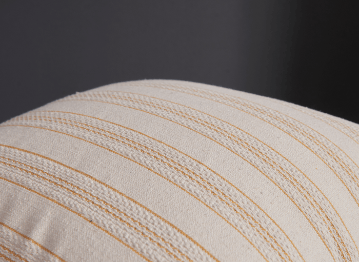 Coussin beige à rayures jaunes texturées  45x45 cm PAVIA
