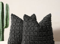 Coussin noir à formes carrées texturées 45x45 cm ELVIO