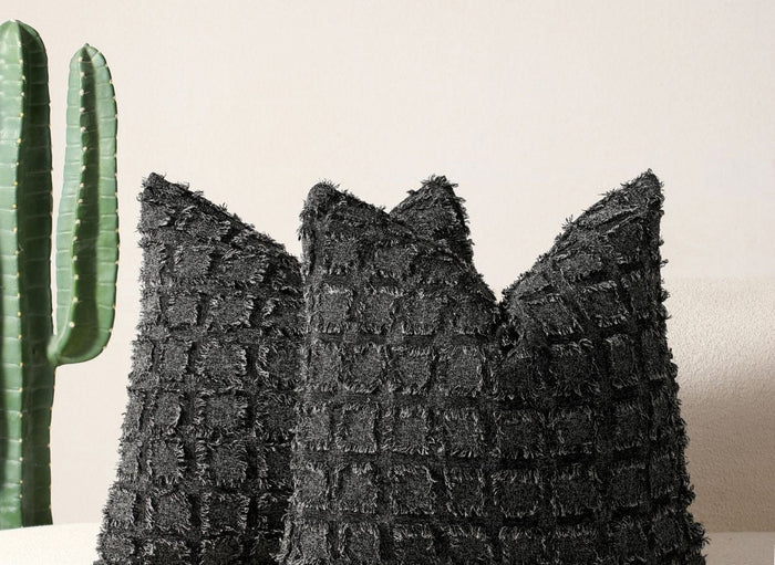 Coussin noir à formes carrées texturées 45x45 cm ELVIO