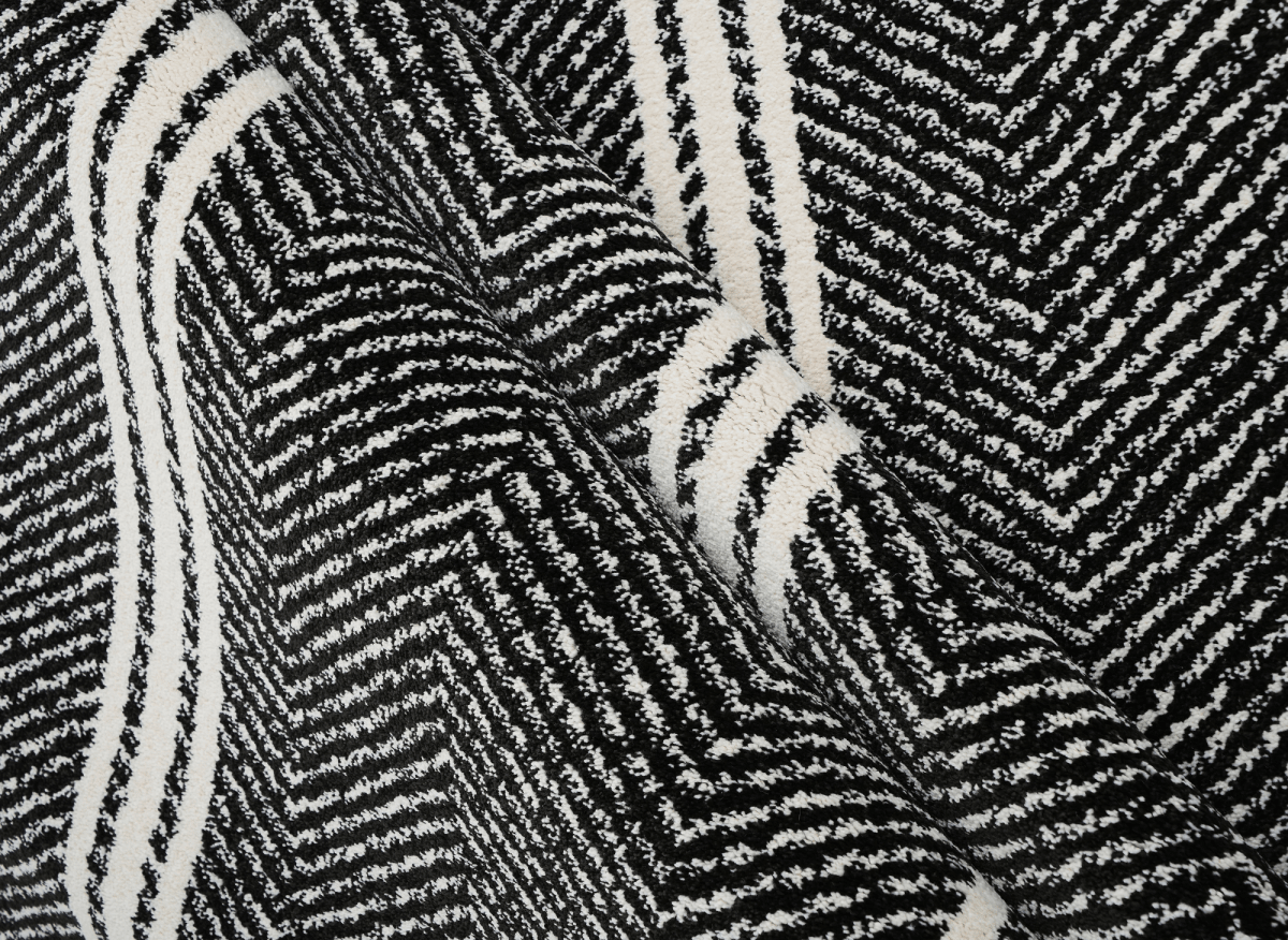 Tapis noir à motifs chevrons blancs 200 x 290 cm AIDA