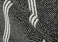 Tapis noir à motifs chevrons blancs 200 x 290 cm AIDA